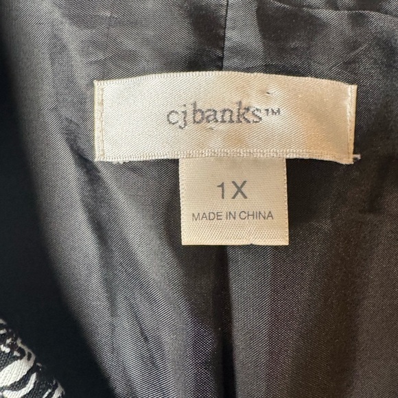 CJ Banks Women’s Black & White Floral Abstract Jacket Size 1X Artsy Travel A418 - Picture 9 of 9